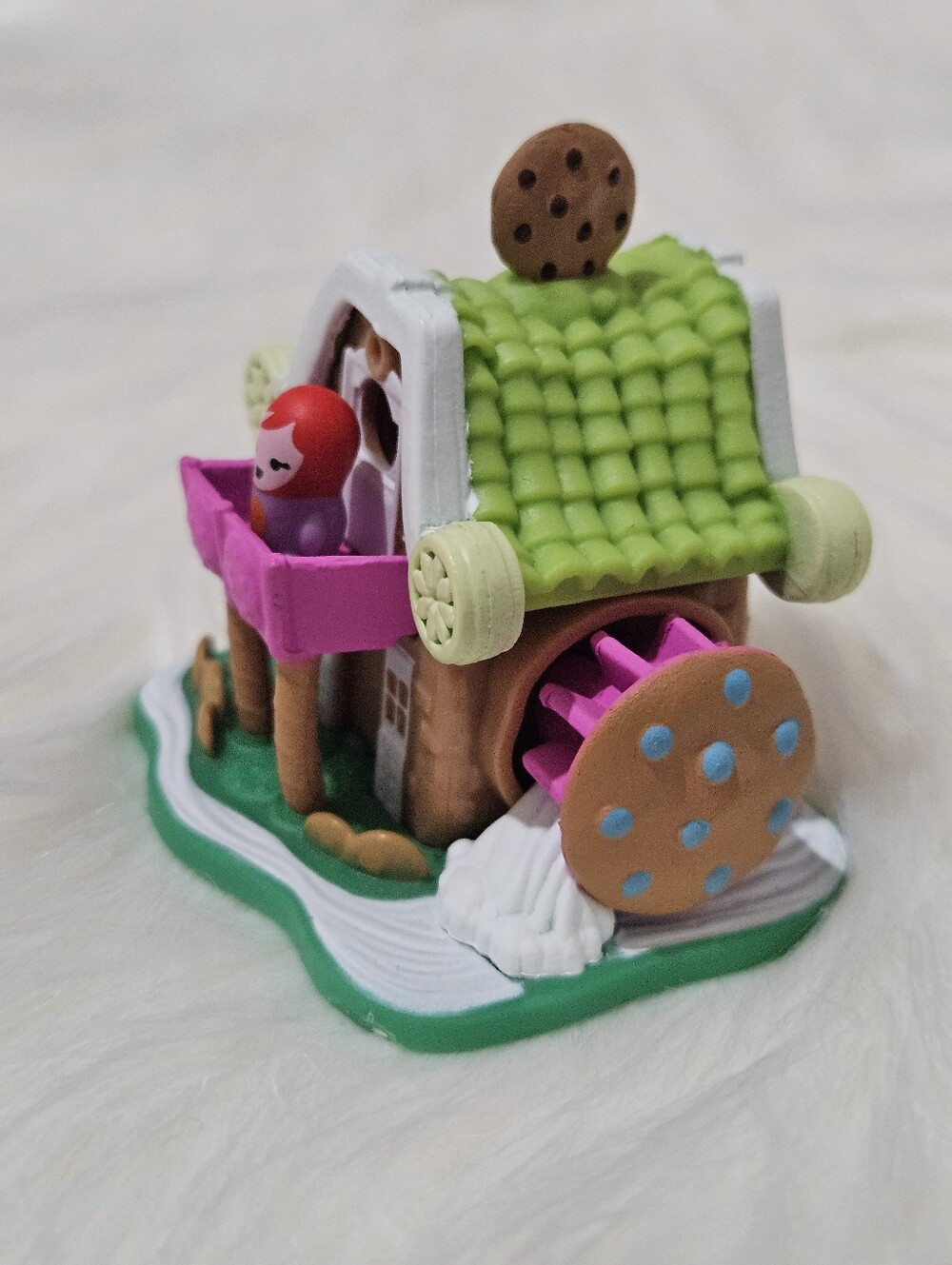 Miniature Cookie House Playset with Cookie Water Wheel